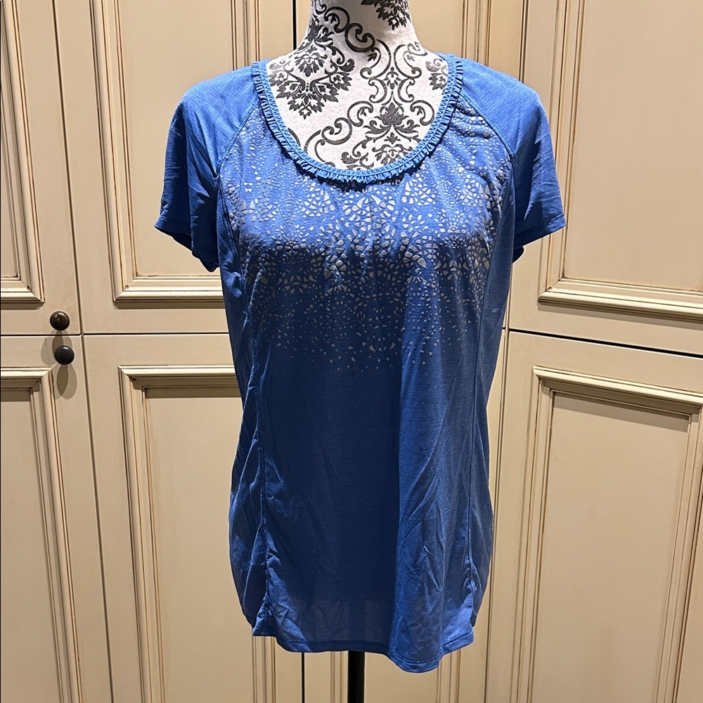 Lululemon Run wild short sleeve tech tee with Blue reflective ruffle
